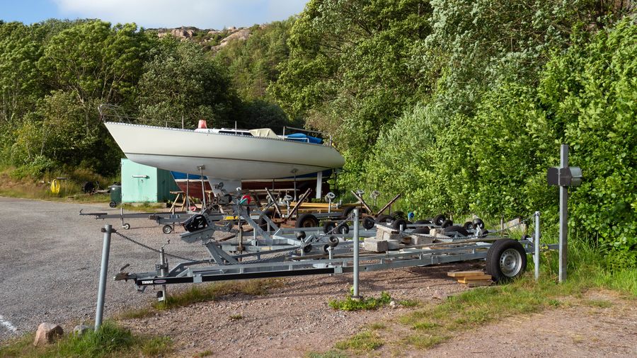 Motorbåd på bådtrailer